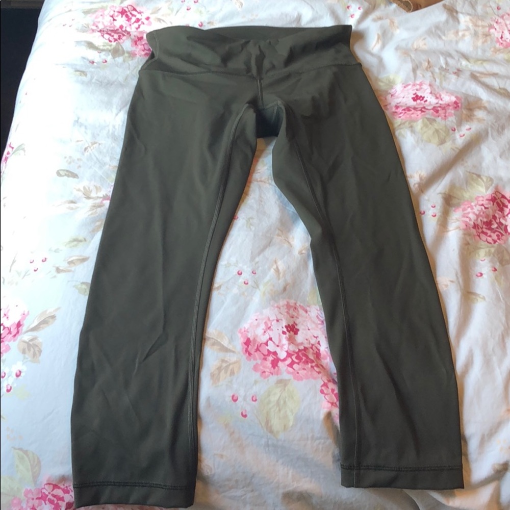 Lululemon size 4wonder under cropped leggings